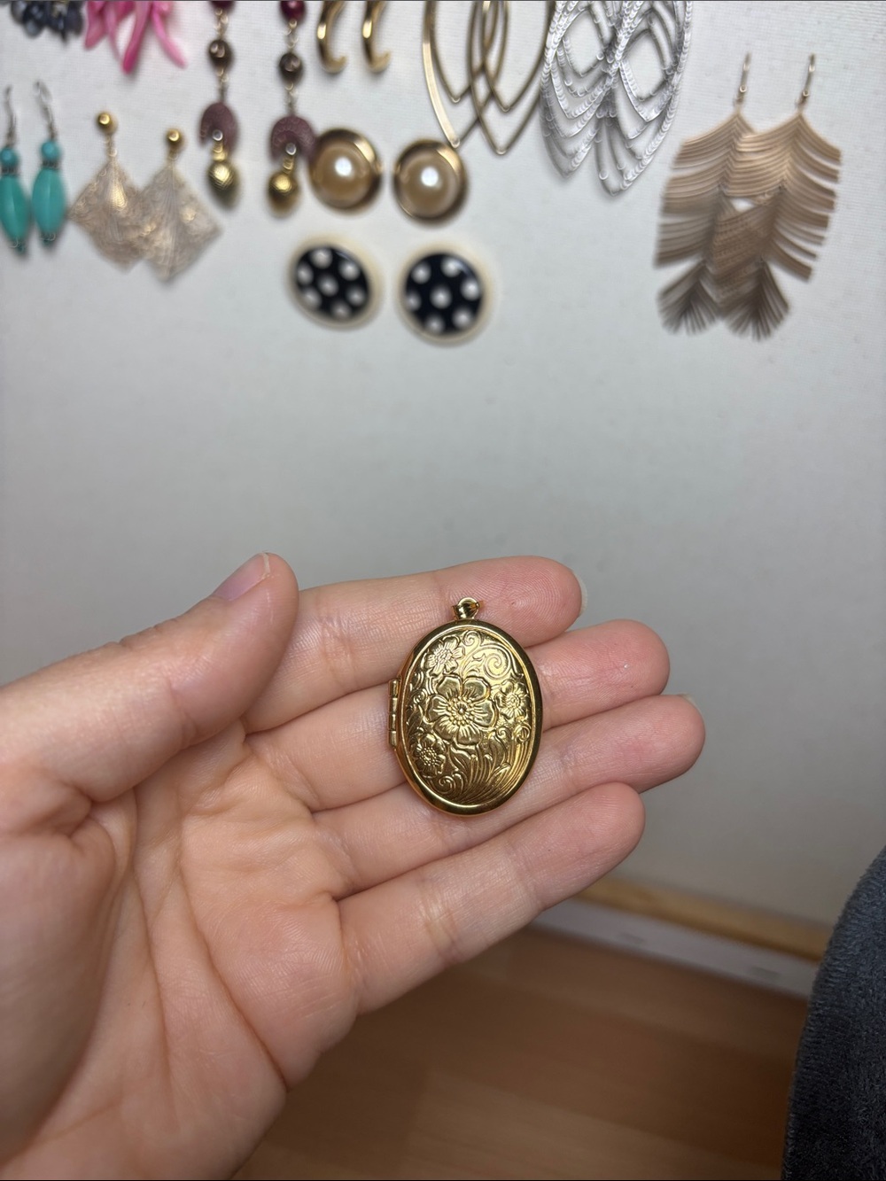 Gold Floral Engraved Oval Locket Pendant